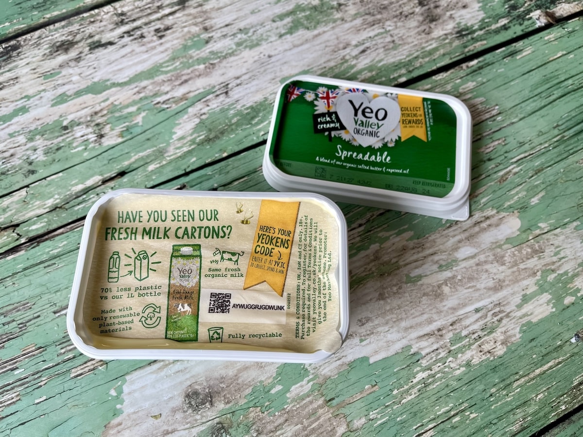 Spreadable butter with QR code